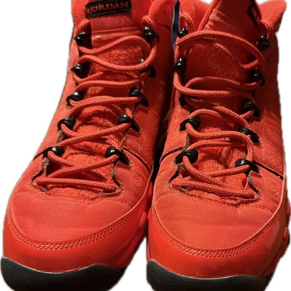 Jordan Kids Sneakers in Red and Black - Picture 2 of 4